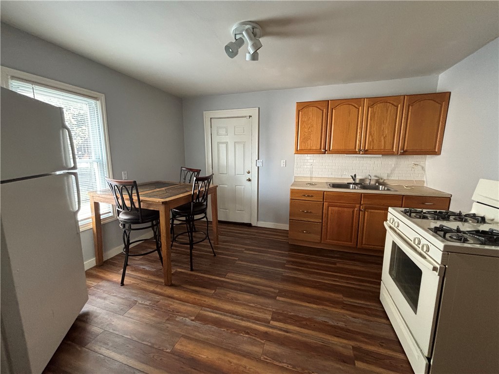 98 Fairbanks Street Rochester, NY 14621 - Photo 5 of 10 Eat-in Kitchen