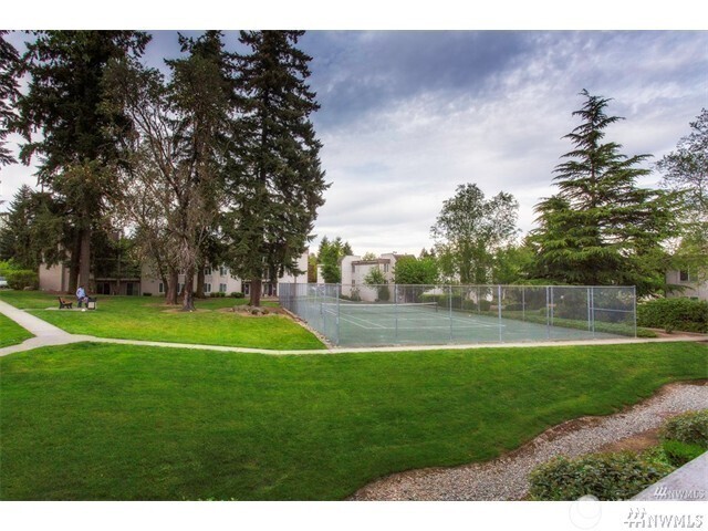 14665 Northeast 34th Street, Unit B22 Bellevue, WA 98007 - Photo 15 of 18