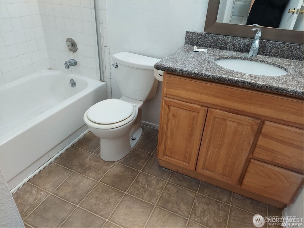 14665 Northeast 34th Street, Unit B22 Bellevue, WA 98007 - Photo 9 of 18