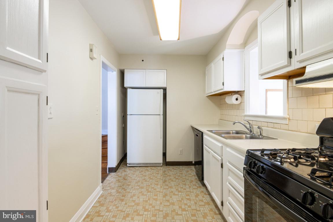 6402 Sharon Road Baltimore, MD 21239 - Photo 15 of 56 Kitchen