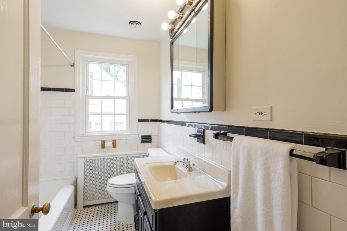 6402 Sharon Road Baltimore, MD 21239 - Photo 29 of 56 Main Level Hall Bathroom