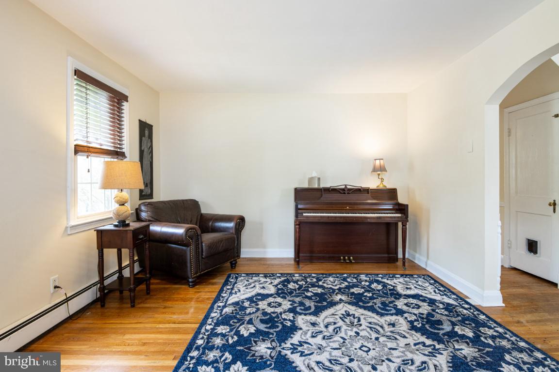 6402 Sharon Road Baltimore, MD 21239 - Photo 6 of 56 Living Room
