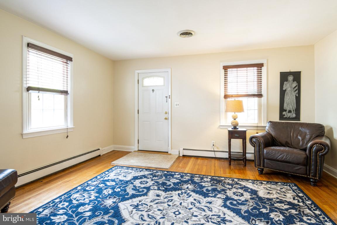 6402 Sharon Road Baltimore, MD 21239 - Photo 7 of 56 Living Room