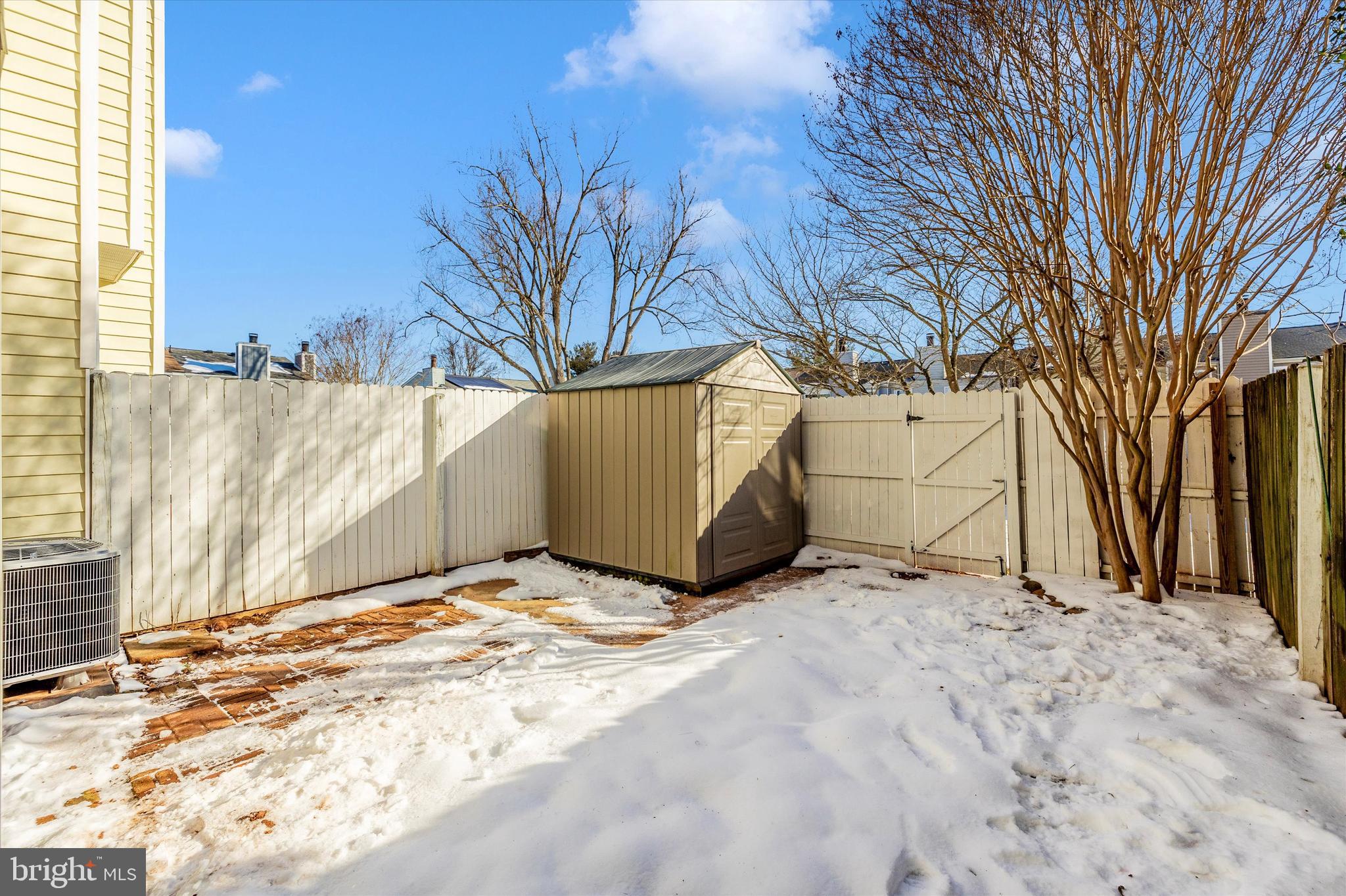 17513 Hoskinson Road Poolesville, MD 20837 - Photo 32 of 44 a view of a backyard of the house