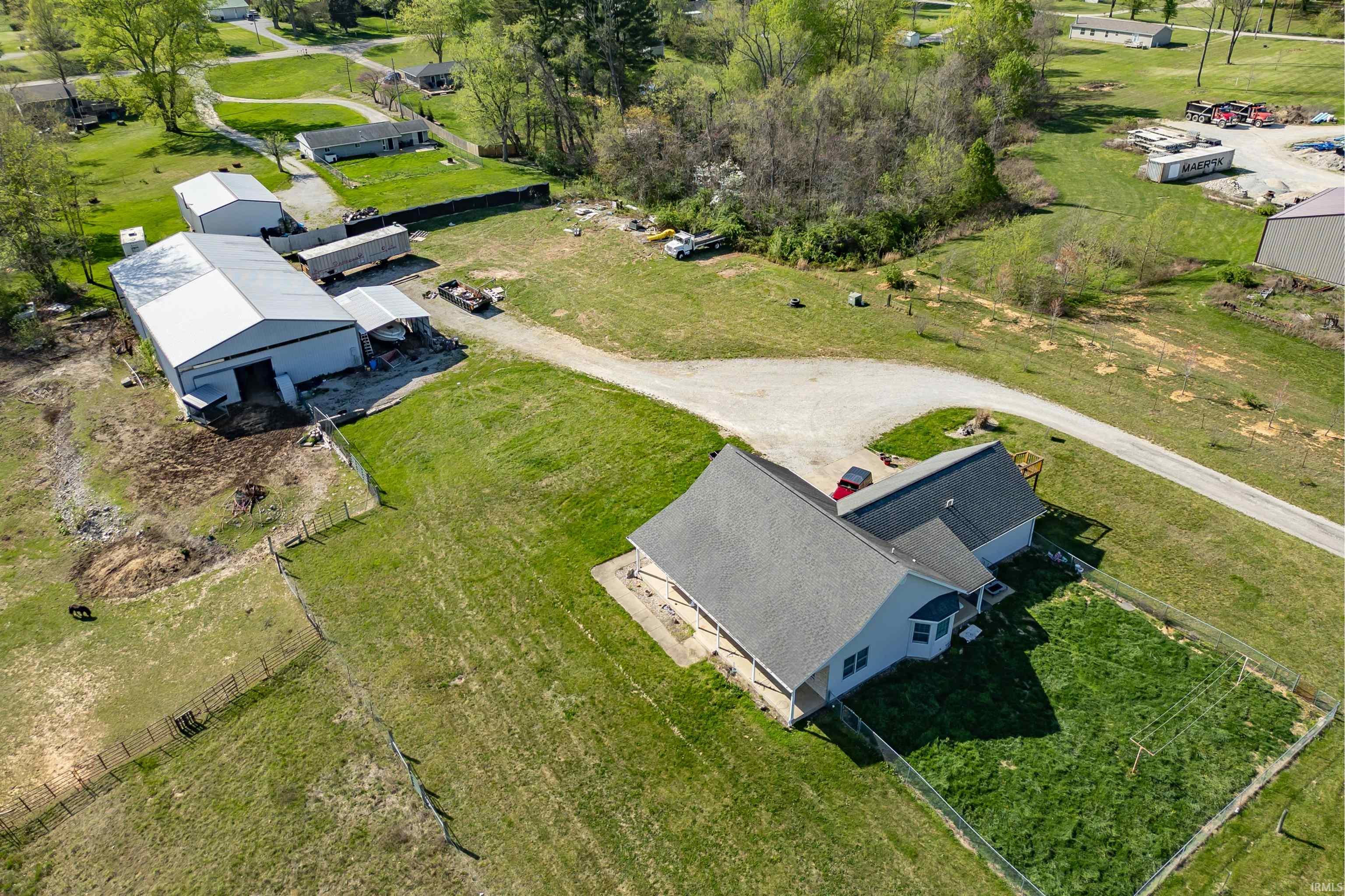 8541 South Old St Road Bloomington, IN 47403 - Photo 2 of 32 Gallery Image 2