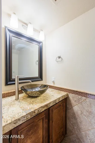 $2,700 | 18623 North 39th Way, Phoenix, AZ 85050