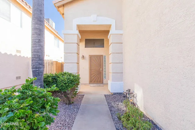 $2,700 | 18623 North 39th Way, Phoenix, AZ 85050