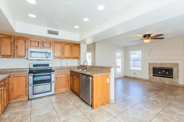 $2,700 | 18623 North 39th Way, Phoenix, AZ 85050