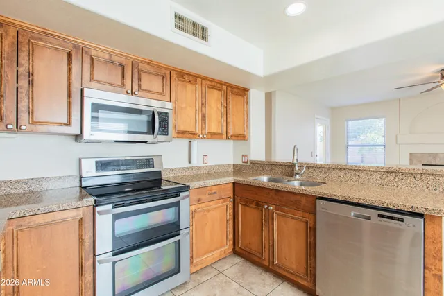 $2,700 | 18623 North 39th Way, Phoenix, AZ 85050