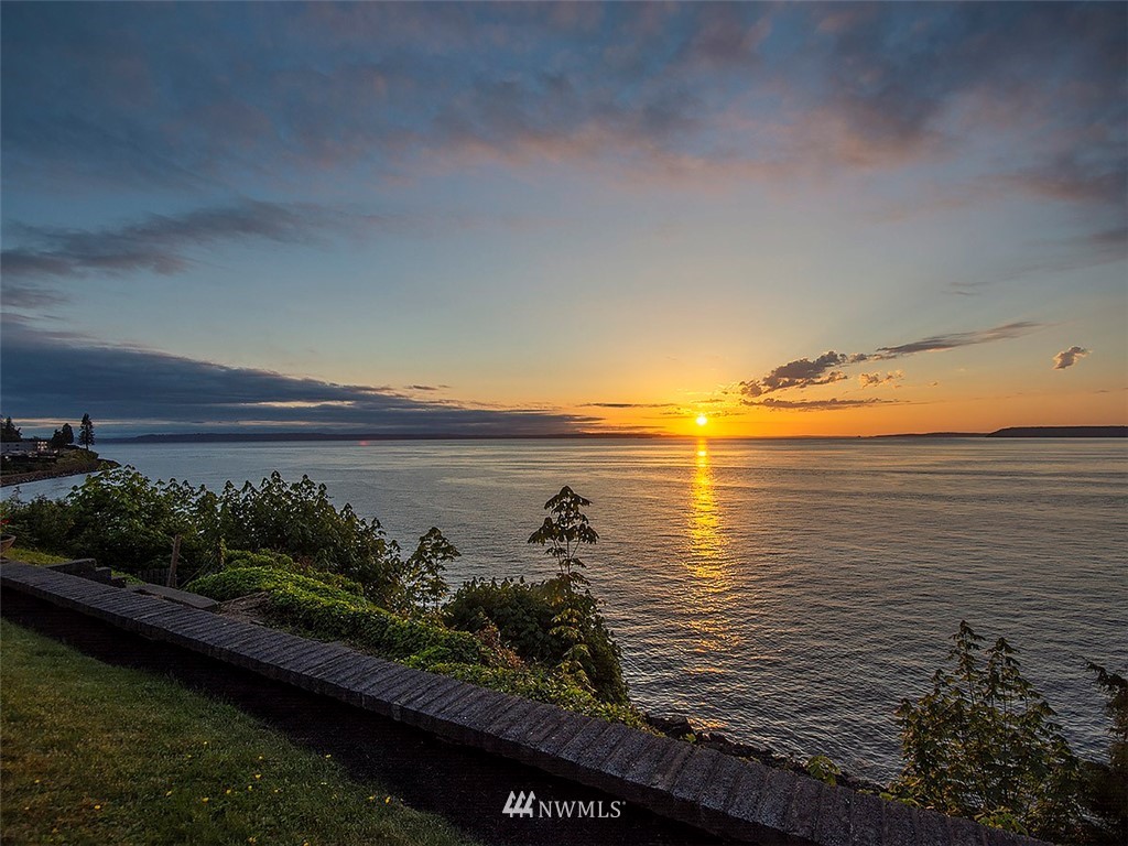 8011 Talbot Road Edmonds, WA 98026 - Photo 2 of 20 Gallery Image 2