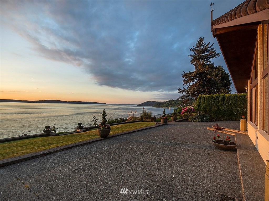 8011 Talbot Road Edmonds, WA 98026 - Photo 5 of 20 Gallery Image 5