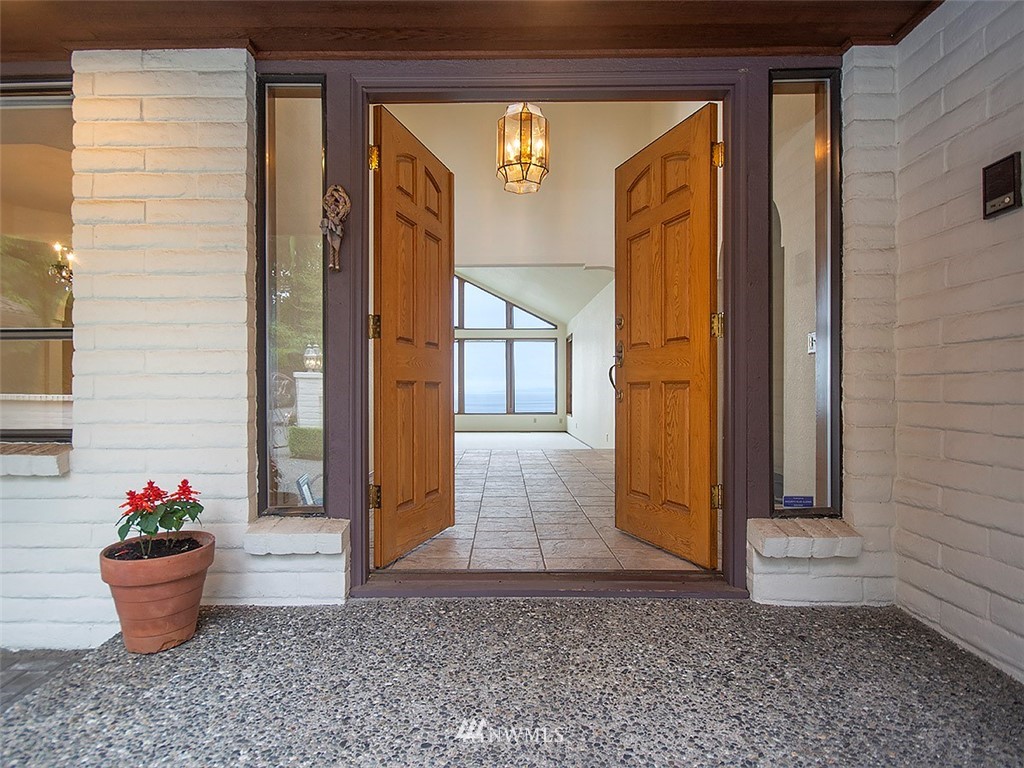 8011 Talbot Road Edmonds, WA 98026 - Photo 8 of 20 Gallery Image 8