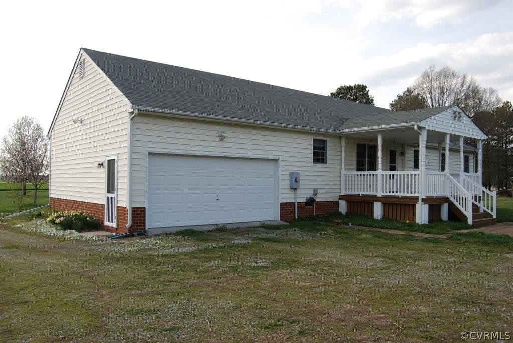 997 Nelsons Bridge Road Hanover, VA 23069 - Photo 3 of 16 Attached Garage Has Rear Entry