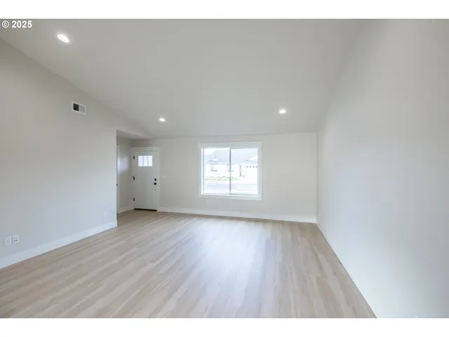 $365,000 | 4485 Knotty Pne Court, Sweet Home, OR 97386