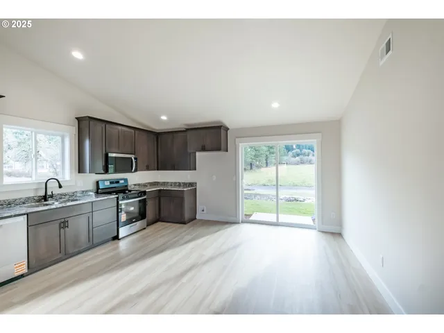 $365,000 | 4485 Knotty Pne Court, Sweet Home, OR 97386