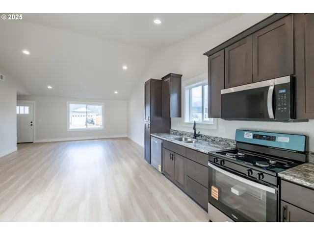 $365,000 | 4485 Knotty Pne Court, Sweet Home, OR 97386