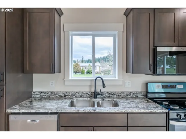 $365,000 | 4485 Knotty Pne Court, Sweet Home, OR 97386