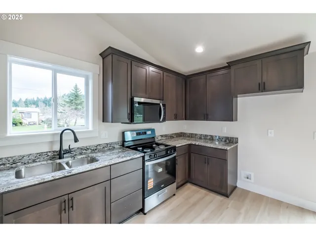 $365,000 | 4485 Knotty Pne Court, Sweet Home, OR 97386