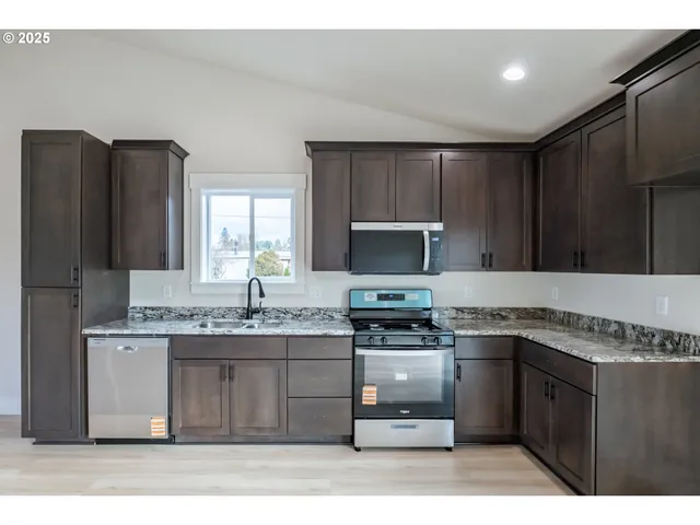 $365,000 | 4485 Knotty Pne Court, Sweet Home, OR 97386