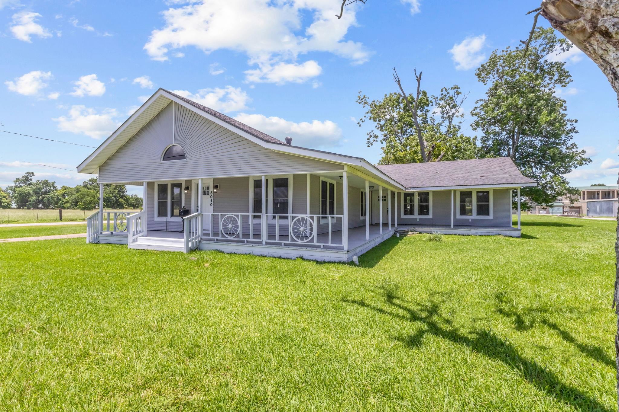 5010 Wilson Street Groves, TX 77619 - Photo 3 of 27