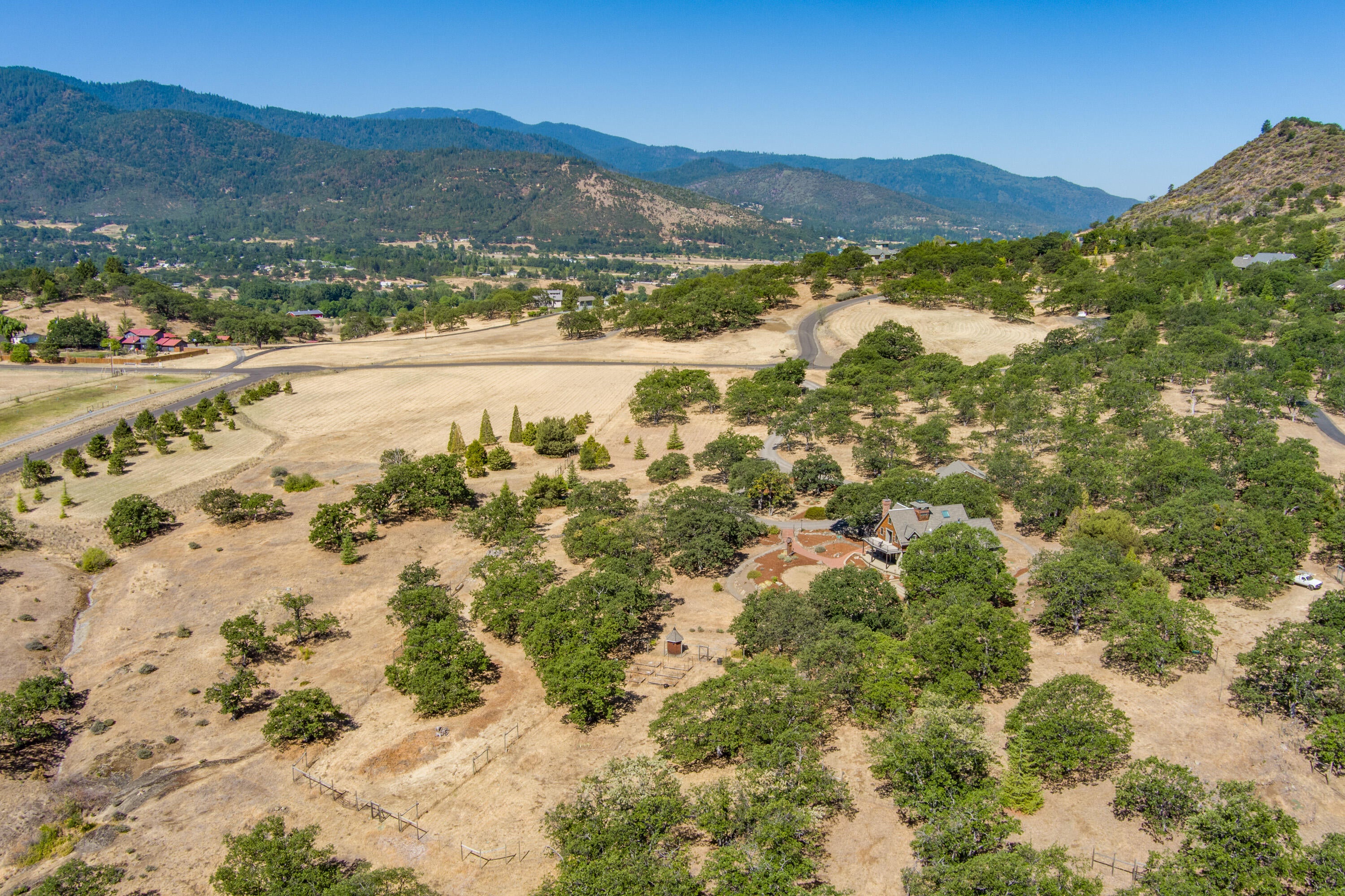 11052 Corp Ranch Road Ashland, OR 97520 - Photo 8 of 18 CRR(31)
