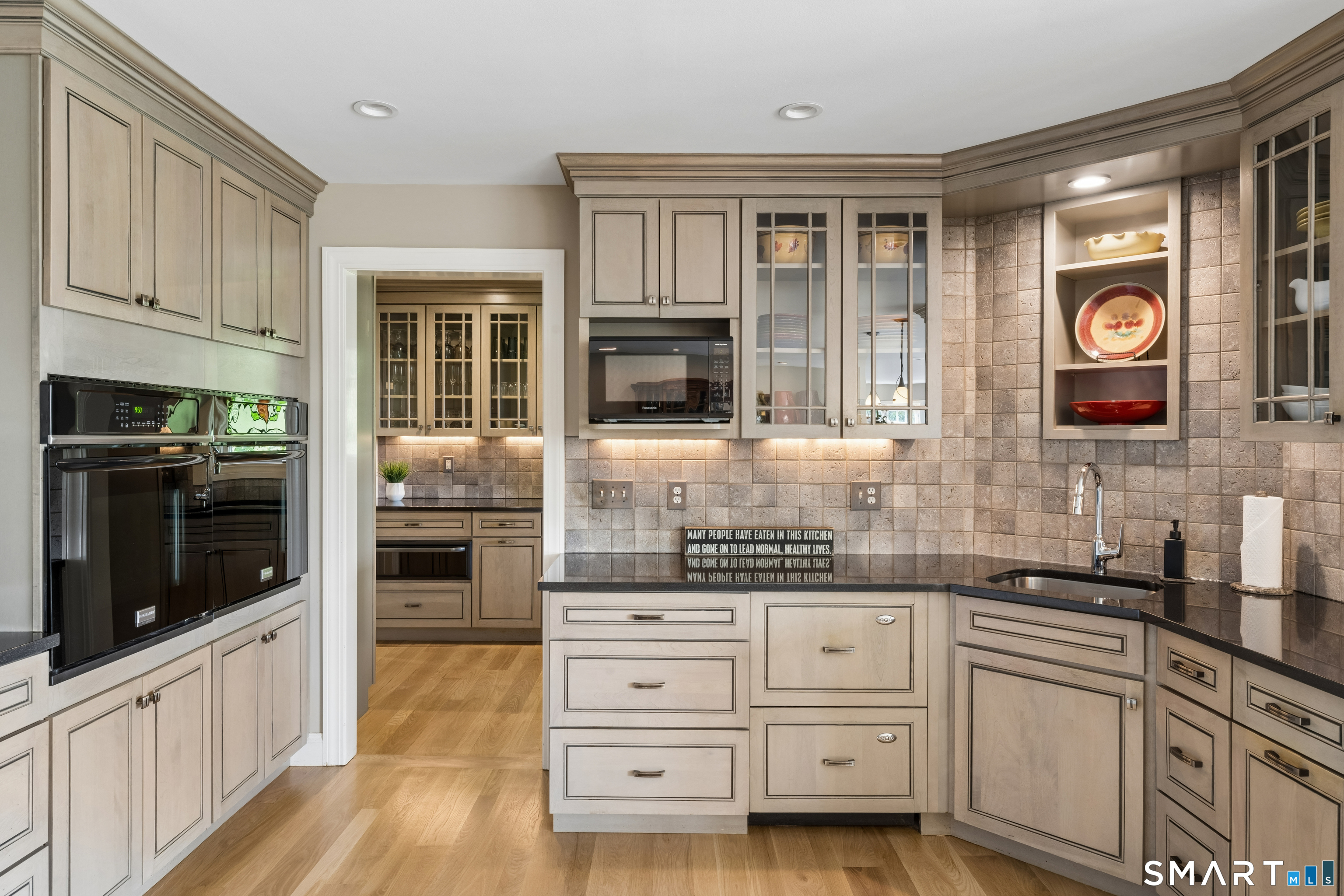 8 Horseshoe Ridge Road Newtown, CT 06482 - Photo 7 of 40