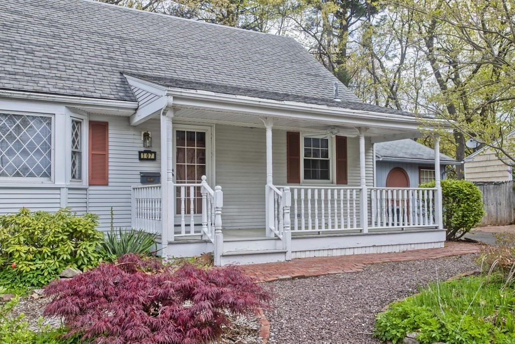 107 Old Farm Road Chicopee, MA 01020 - Photo 3 of 38 Gallery Image 3