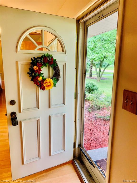 27860 Peppermill Road Farmington Hills, MI 48331 - Photo 3 of 28