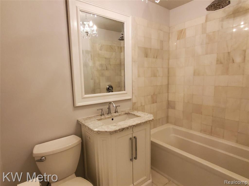 2805 Crooks Road Royal Oak, MI 48073 - Photo 15 of 21
