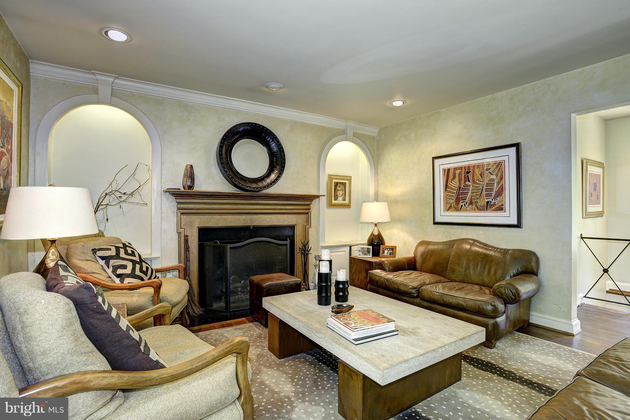 9318 Kendale Road Potomac, MD 20854 - Photo 12 of 26 Living Room