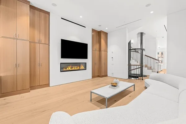 $10,500,000 | 126 Marlborough Street, Boston, MA 02116