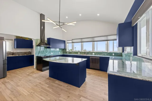 $7,500 | 6706 Avenida MaƱana Street, La Jolla, CA 92037