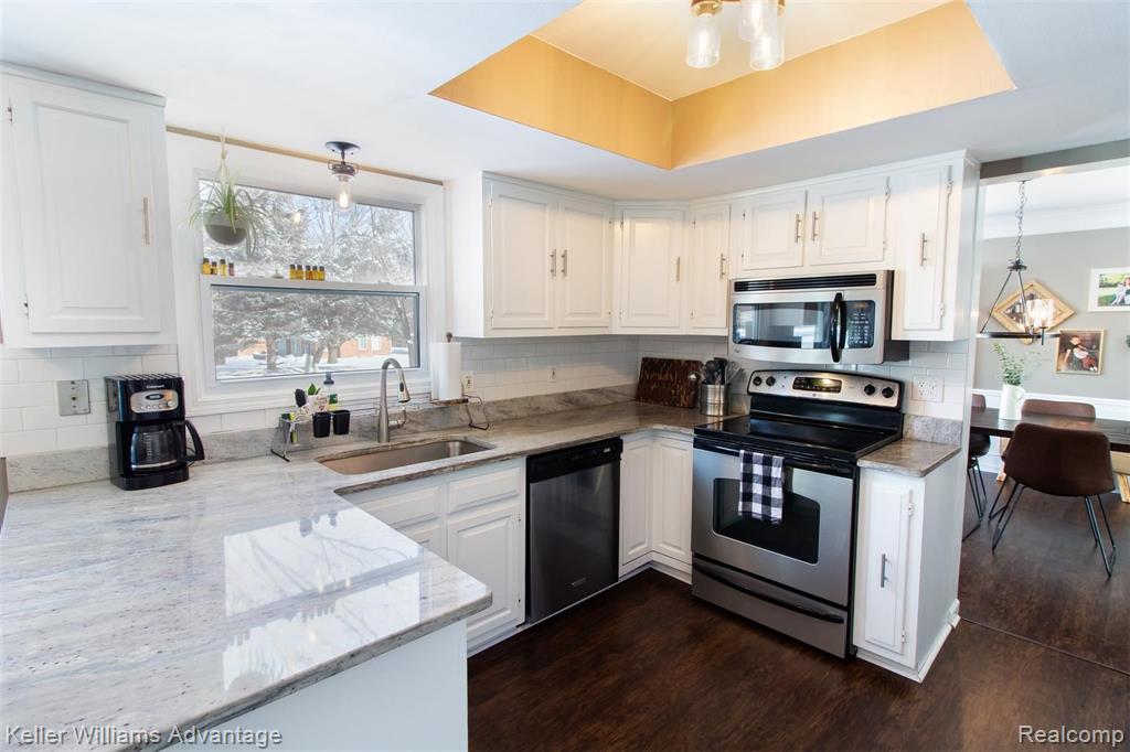 2376 Rancroft Beat Rochester Hills, MI 48306 - Photo 4 of 48