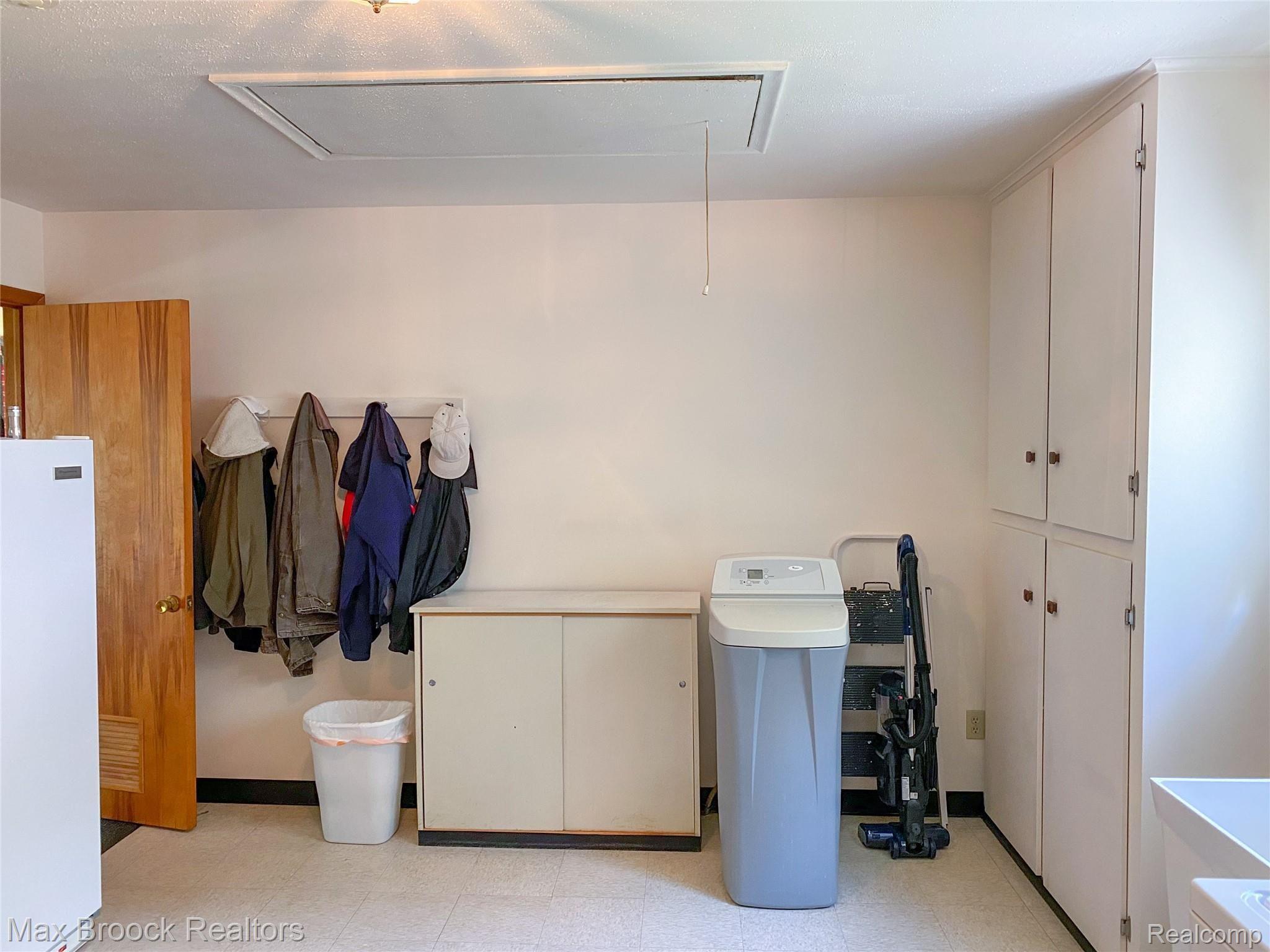 4142 Palms Road Casco, MI 48064 - Photo 24 of 30 Mud Room/Laundry Room
