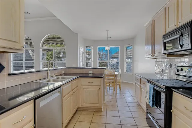 $625,000 | 11524 Emerald Falls Drive, Austin, TX 78738