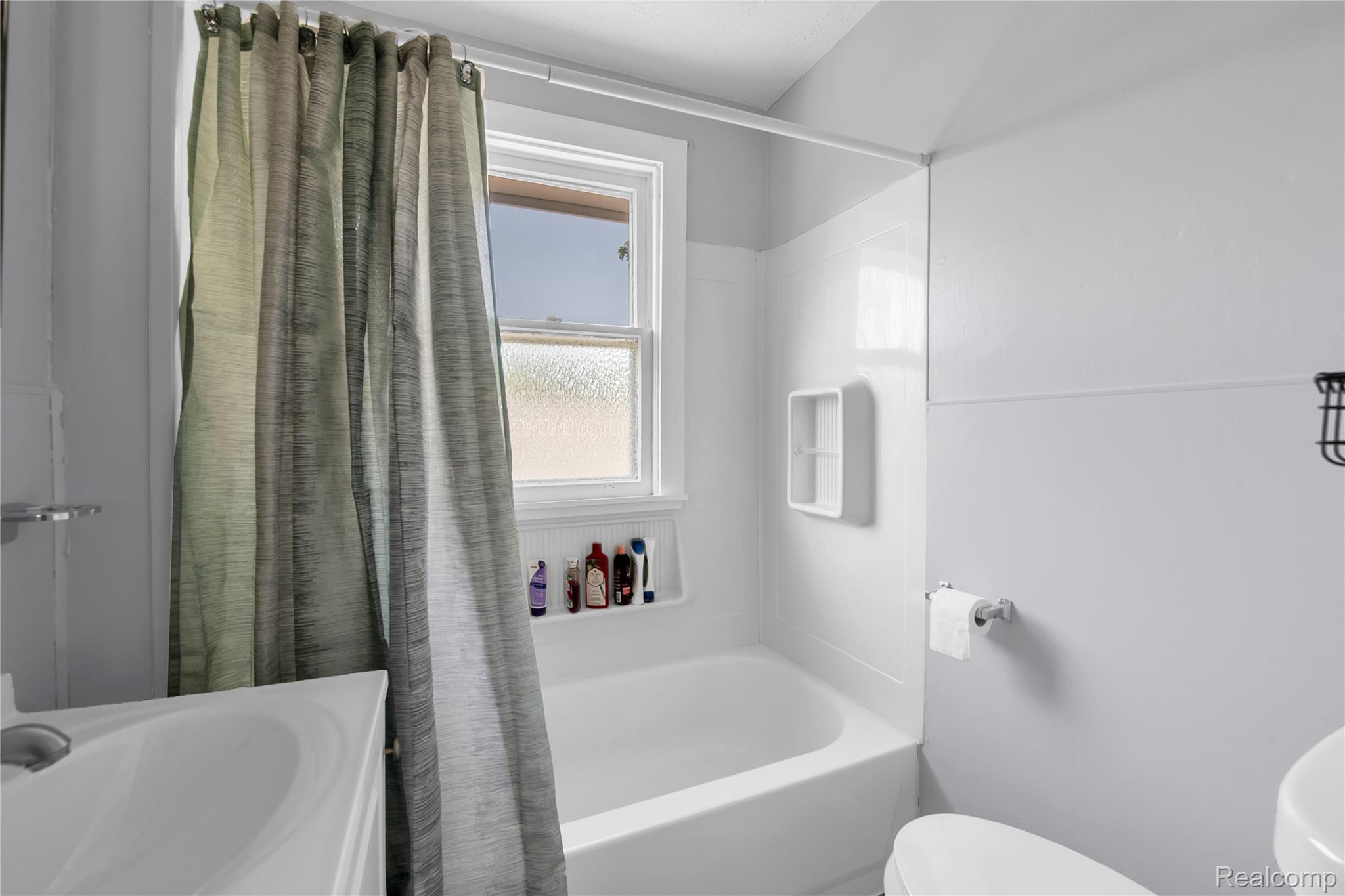 58925 Haven Ridge Road New Haven, MI 48048 - Photo 14 of 22 Bathroom featuring shower / tub combo and vanity