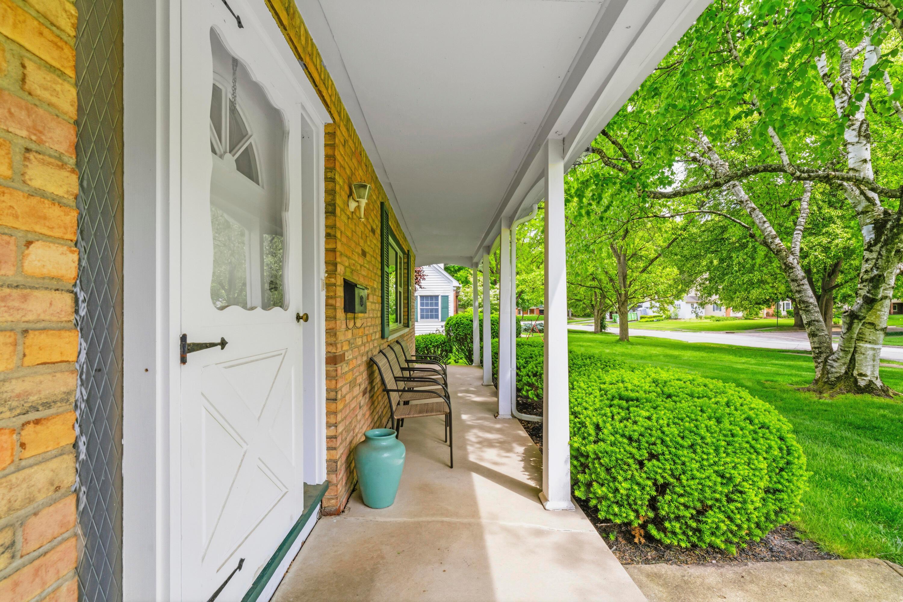 2810 Brackley Road Upper Arlington, OH 43220 - Photo 8 of 27