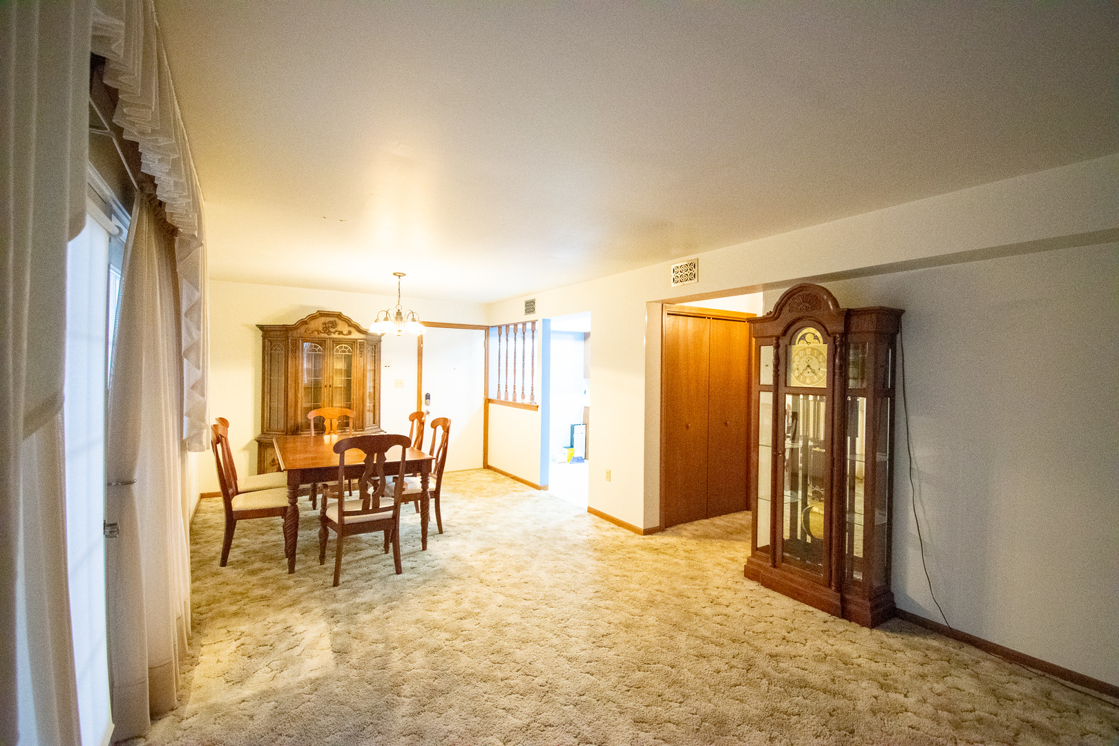 18300 Myrtle Court, Unit 3A Lansing, IL 60438 - Photo 15 of 20 a view of a livingroom with furniture and a window