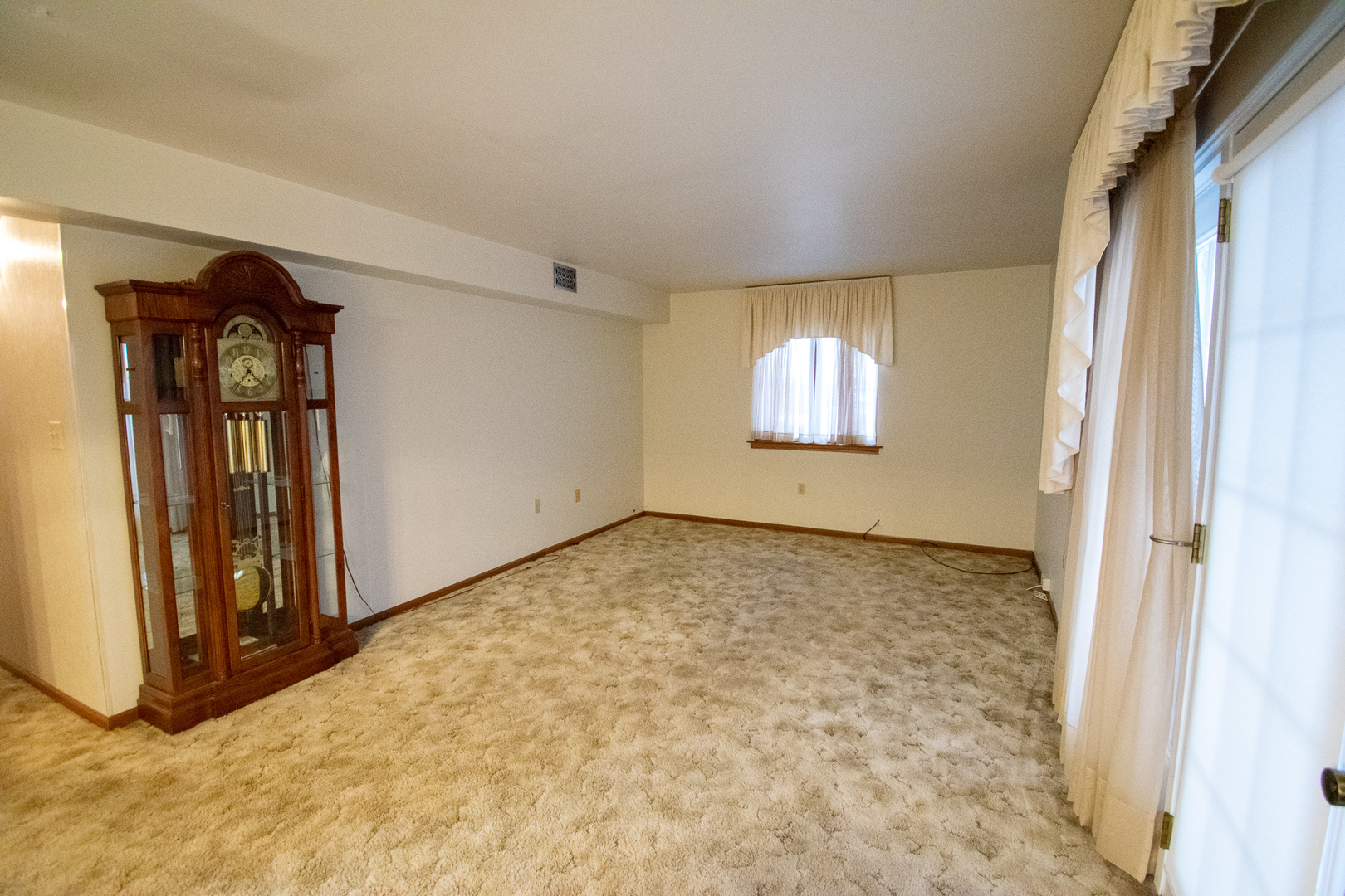 18300 Myrtle Court, Unit 3A Lansing, IL 60438 - Photo 17 of 20 a view of an empty room and window