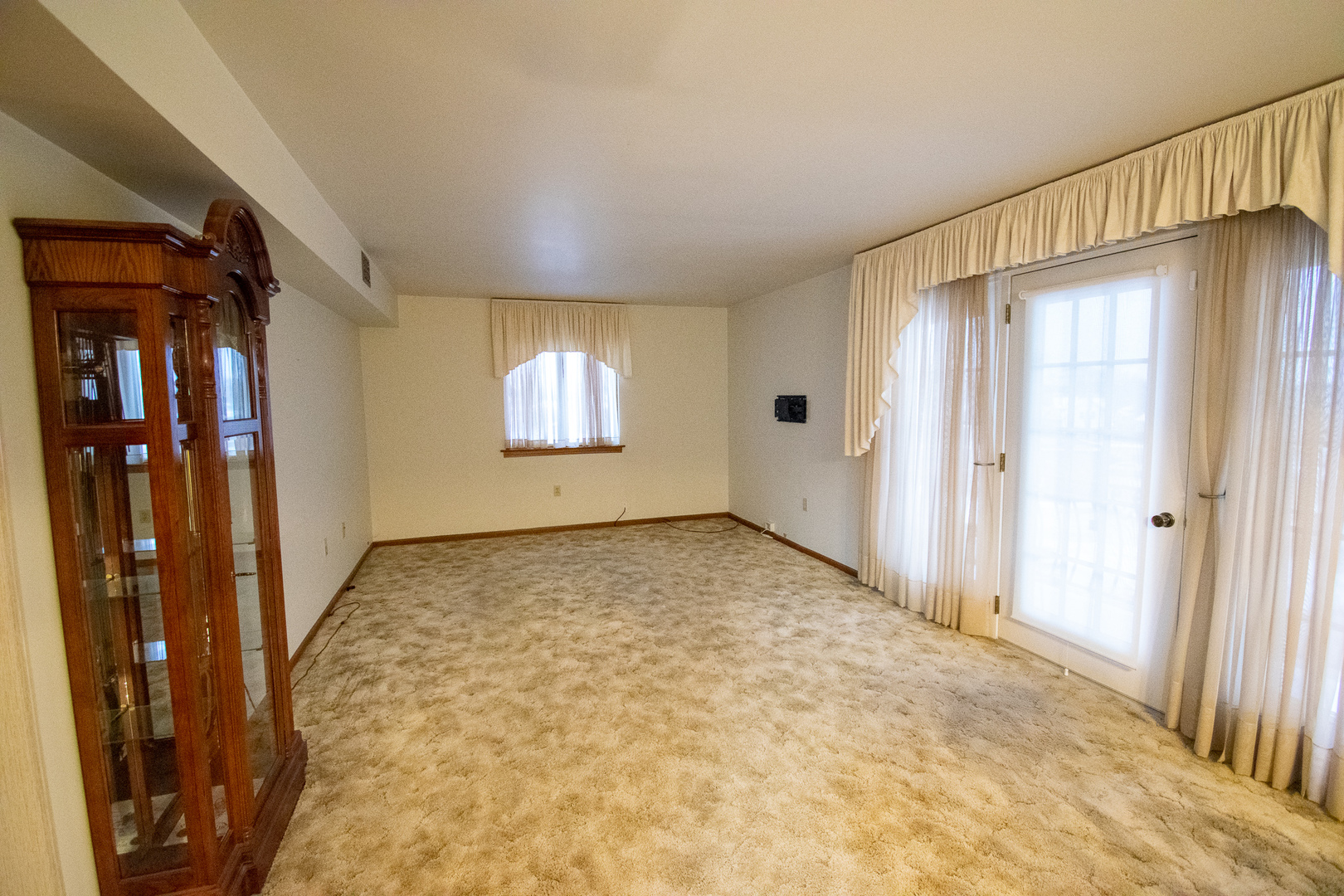 18300 Myrtle Court, Unit 3A Lansing, IL 60438 - Photo 18 of 20 a view of an empty room
