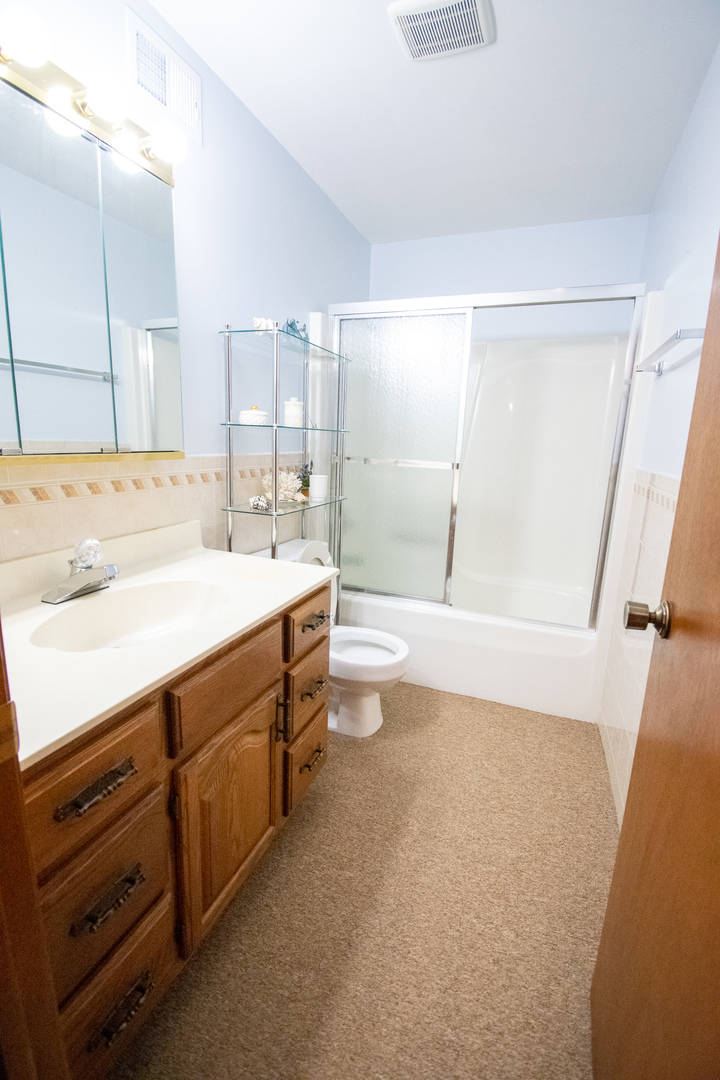 18300 Myrtle Court, Unit 3A Lansing, IL 60438 - Photo 4 of 20 a spacious bathroom with a tub sink and mirror