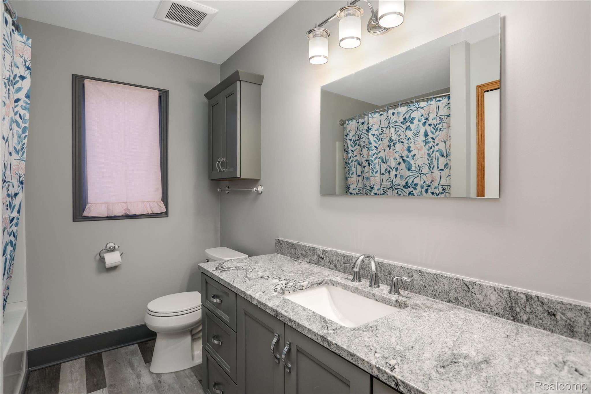 2755 County Farm Road Howell, MI 48843 - Photo 19 of 39 Fully updated 2nd floor full bath