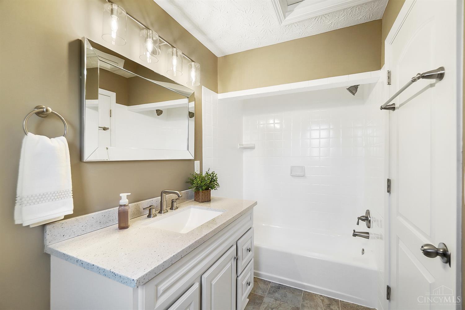 2454 Lilac Road Loveland, OH 45140 - Photo 15 of 26