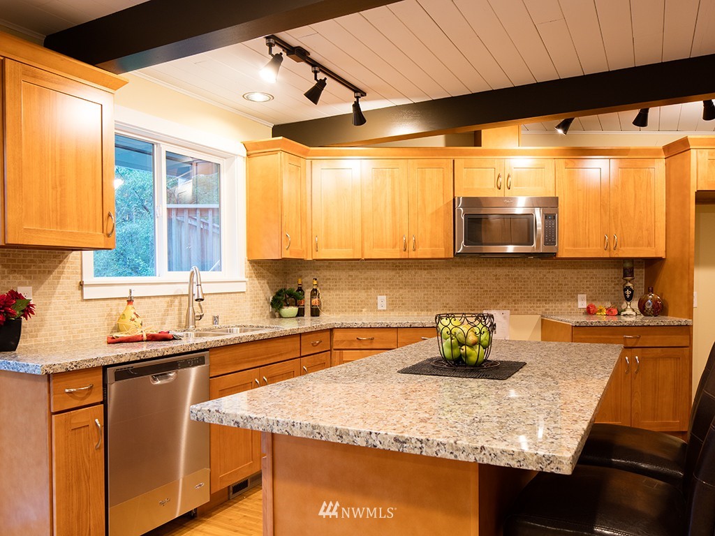 11889 Southeast Black Road Olalla, WA 98359 - Photo 12 of 24 Gallery Image 12