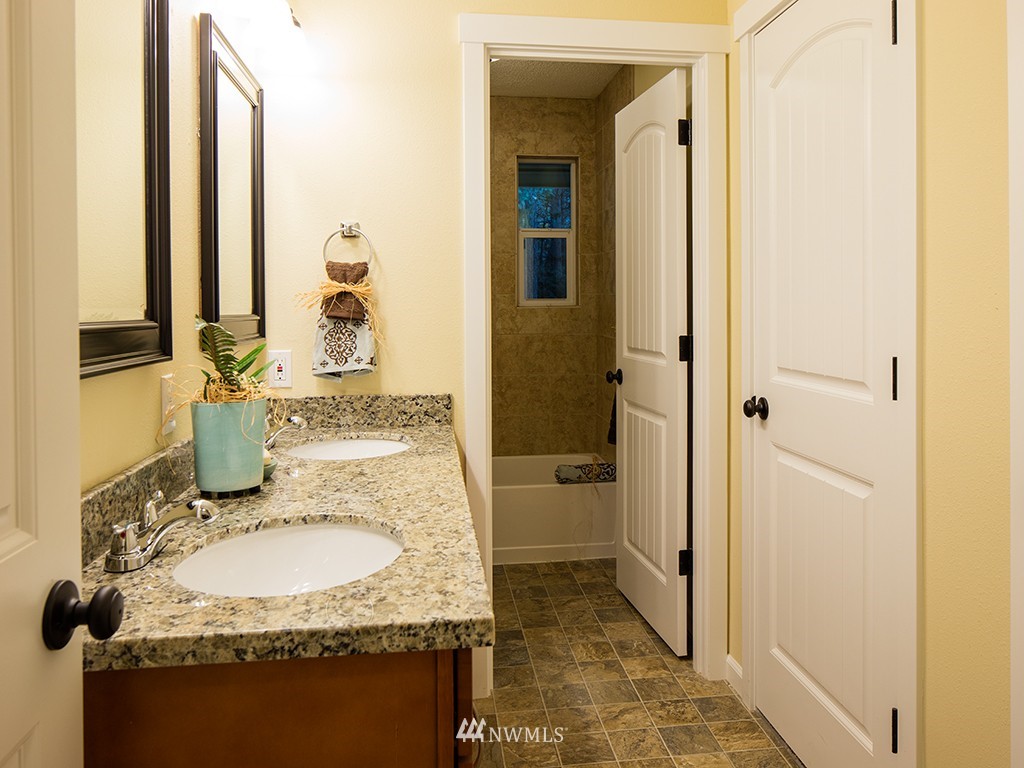 11889 Southeast Black Road Olalla, WA 98359 - Photo 19 of 24 Gallery Image 19