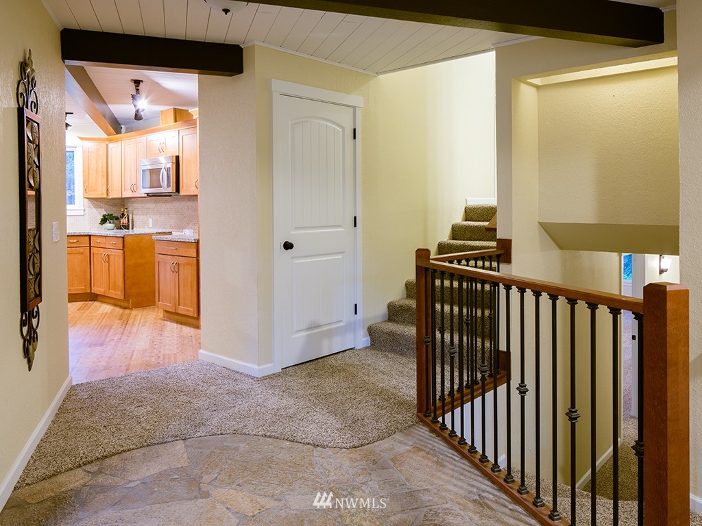 11889 Southeast Black Road Olalla, WA 98359 - Photo 7 of 24 Gallery Image 7