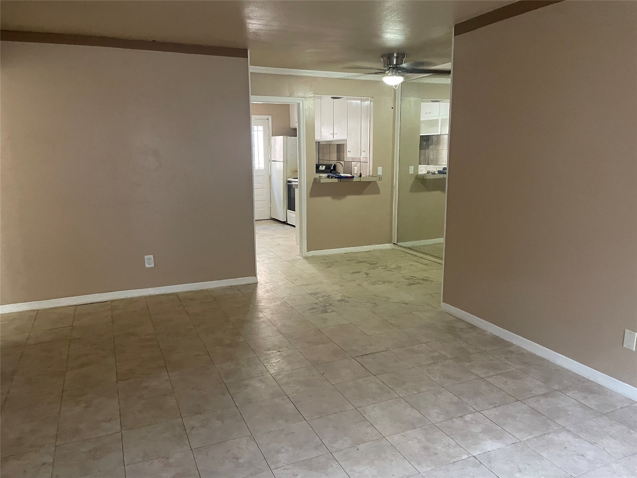 11639 Chimney Rock Road, Unit A Houston, TX 77035 - Photo 8 of 11 Living Area
