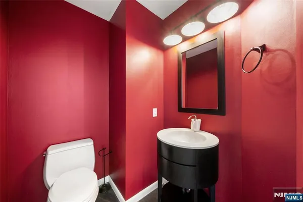 $849,999 | 408 Dogwood Court, Norwood, NJ 07648