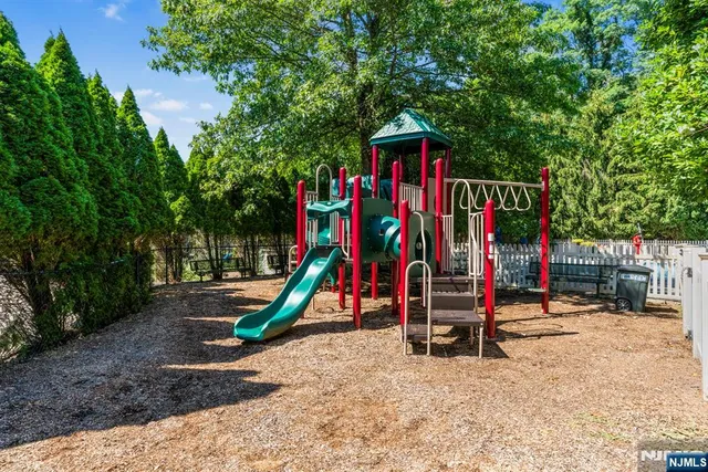 $849,999 | 408 Dogwood Court, Unit T075, Norwood, NJ 07648