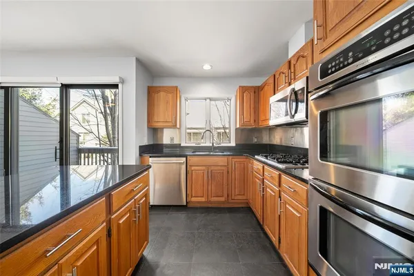 $849,999 | 408 Dogwood Court, Norwood, NJ 07648